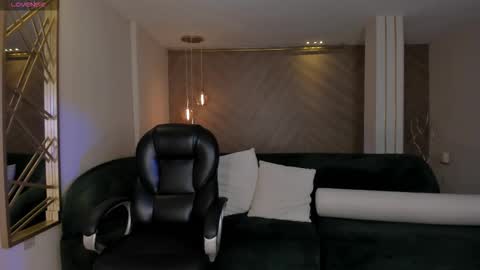 Snapshot of lizzhamilton_ chatting on 10/16/25, 09:49 Lizzi  online show from 10/16/25, 09:49