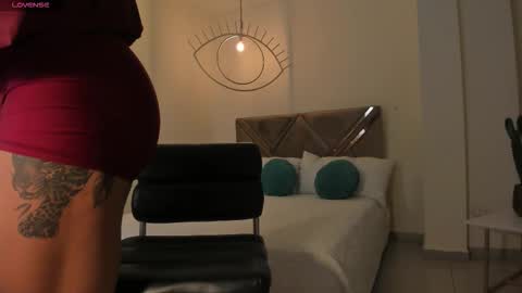 Snapshot of lizzhamilton_ chatting on 10/18/25, 10:32 Lizzi  online show from 10/18/25, 10:32