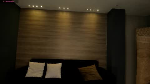 Snapshot of lizzhamilton_ chatting on 10/30/25, 08:20 Lizzi online show from 10/30/25, 08:20