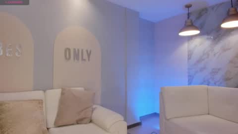 Snapshot of lizzhamilton_ chatting on 11/02/25, 04:09 Lizzi online show from 11/02/25, 04:09