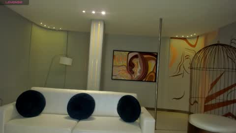 Snapshot of lizzhamilton_ chatting on 11/12/25, 08:19 Lizzi online show from 11/12/25, 08:19