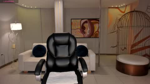 Snapshot of lizzhamilton_ chatting on 11/25/25, 08:53 Lizzi online show from 11/25/25, 08:53