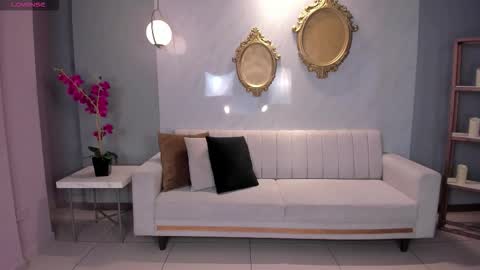 Snapshot of lizzhamilton_ chatting on 12/03/25, 09:35 Lizzi online show from 12/03/25, 09:35