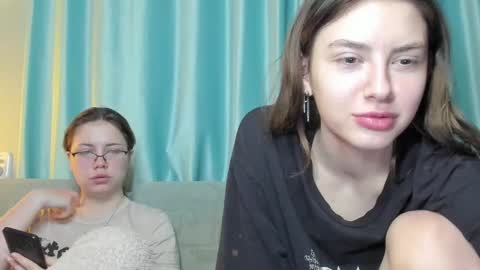 lizzi_muur online show from 12/24/24, 05:44