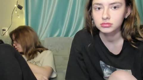 lizzi_muur online show from 12/27/24, 07:57