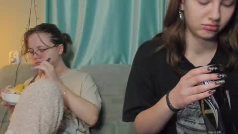 lizzi_muur online show from 01/06/25, 04:44