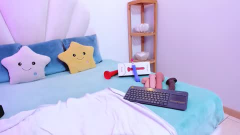 lizzie_williamss online show from 09/19/25, 03:08