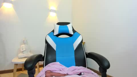 lizzie_williamss online show from 10/03/25, 03:58