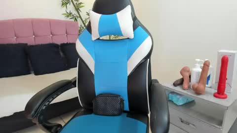 lizzie_williamss online show from 05/14/26, 03:35
