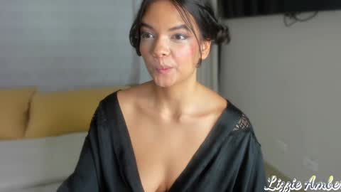 Snapshot of lizzieamber chatting on 01/22/25, 10:18 lizzieamber online show from 01/22/25, 10:18