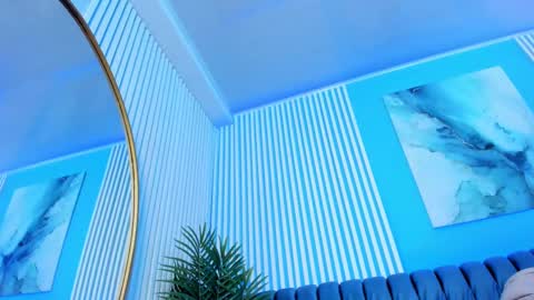 Snapshot of lizzievan chatting on 10/01/25, 12:00 Lizzie Evan online show from 10/01/25, 12:00