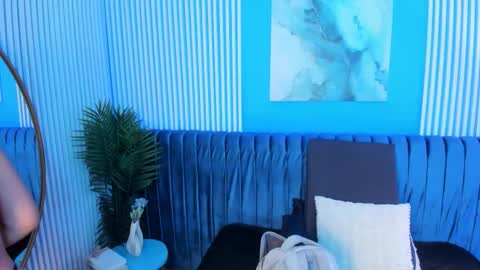 Snapshot of lizzievan chatting on 10/10/25, 11:42 Lizzie Evan online show from 10/10/25, 11:42