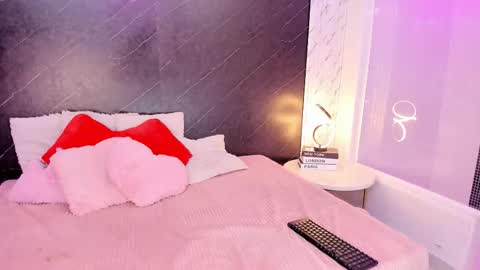 I am Lizz online show from 10/22/25, 12:05