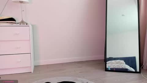 Snapshot of lizzy_peach chatting on 09/10/25, 06:24 Lizzy online show from 09/10/25, 06:24