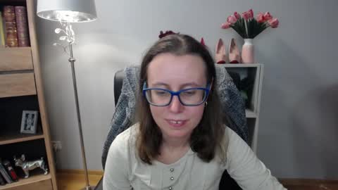 Lizzy online show from 12/22/25, 05:26