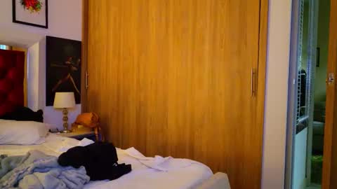 Snapshot of lizzymontana chatting on 02/12/26, 11:49 Liz online show from 02/12/26, 11:49