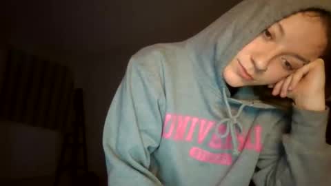 Snapshot of lizzyvonn chatting on 03/29/26, 12:16 Lizzie Vonn online show from 03/29/26, 12:16