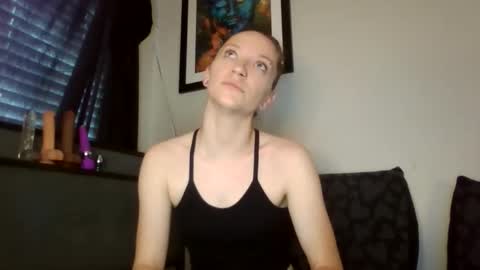 Snapshot of lizzyvonn chatting on 04/08/26, 11:48 Lizzie Vonn online show from 04/08/26, 11:48