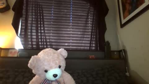 Snapshot of lizzyvonn chatting on 04/17/26, 10:13 Lizzie Vonn online show from 04/17/26, 10:13