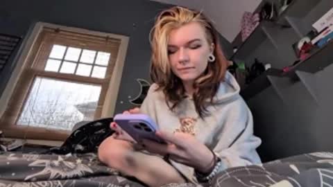 lizzybunny online show from 12/04/24, 02:04