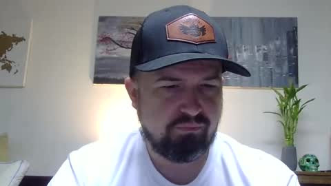 Snapshot of lj345689 chatting on 11/12/25, 01:17 lj345689 online show from 11/12/25, 01:17