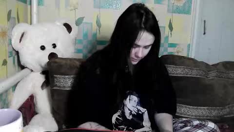 Snapshot of llevella chatting on 10/25/25, 09:39 Sevy online show from 10/25/25, 09:39