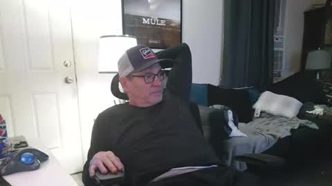 Snapshot of lngdickdaddy chatting on 11/05/25, 02:00 LongDick Daddy online show from 11/05/25, 02:00