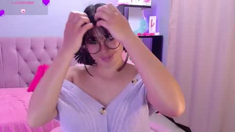 Snapshot of loaluxury chatting on 02/23/25, 11:36 Pamela online show from 02/23/25, 11:36