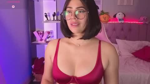 Snapshot of loaluxury chatting on 04/06/26, 10:54 Pamela online show from 04/06/26, 10:54