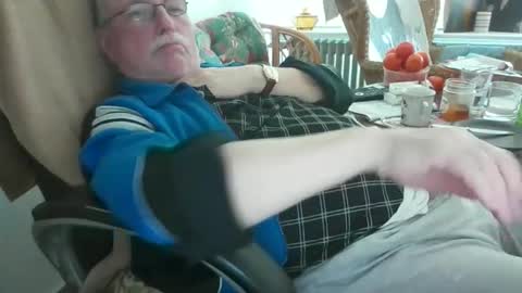 Snapshot of loewe39238 chatting on 01/18/25, 10:28 loewe39238 online show from 01/18/25, 10:28