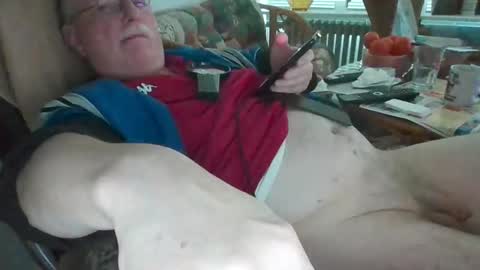 Snapshot of loewe39238 chatting on 01/19/25, 03:10 loewe39238 online show from 01/19/25, 03:10