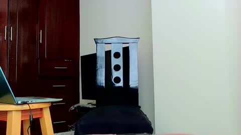 logaan_grey online show from 10/28/25, 06:54