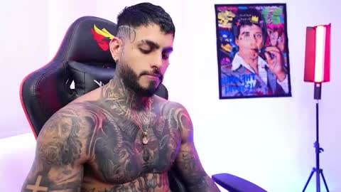 logan_hugh8 online show from 12/22/25, 02:47