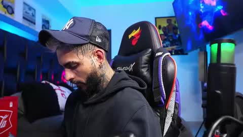 logan_hugh8 online show from 02/24/26, 08:56