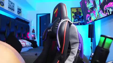 logan_hugh8 online show from 03/02/26, 07:15