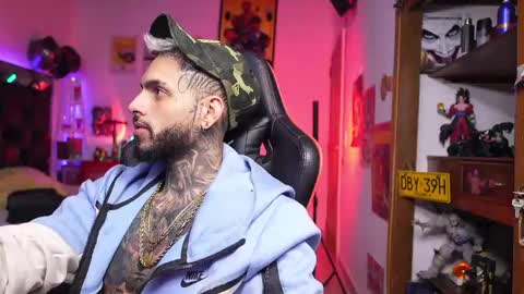 logan_hugh8 online show from 04/05/26, 06:54