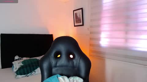 Snapshot of logan_military chatting on 09/16/25, 06:53 logan online show from 09/16/25, 06:53