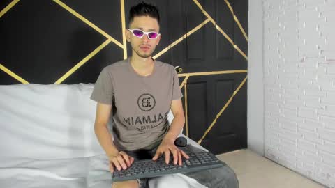 Logan Rogers online show from 10/09/25, 01:53