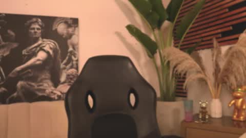 Snapshot of logan_varela chatting on 02/15/25, 12:22 logan_varela online show from 02/15/25, 12:22