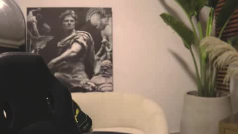 Snapshot of logan_varela chatting on 02/16/25, 04:42 logan_varela online show from 02/16/25, 04:42