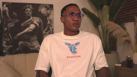 Snapshot of logan_varela chatting on 02/16/25, 07:49 logan_varela online show from 02/16/25, 07:49