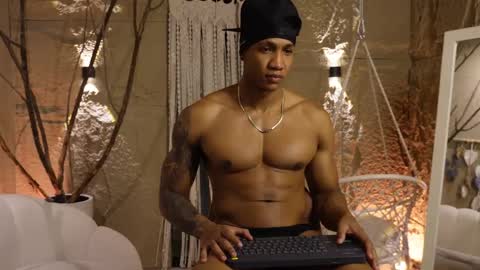 Snapshot of logan_varela chatting on 09/11/25, 12:49 logan_varela online show from 09/11/25, 12:49