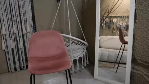 Snapshot of logan_varela chatting on 09/13/25, 12:05 logan_varela online show from 09/13/25, 12:05