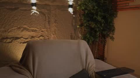 Snapshot of logan_varela chatting on 10/14/25, 09:37 logan_varela online show from 10/14/25, 09:37