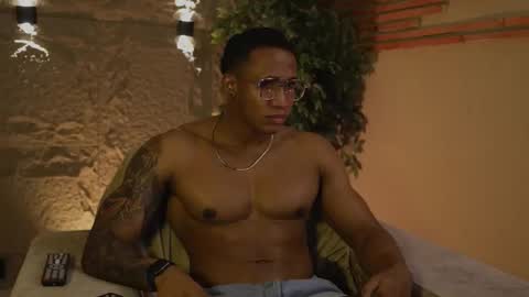 Snapshot of logan_varela chatting on 10/17/25, 10:12 logan_varela online show from 10/17/25, 10:12