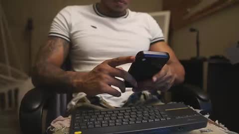 logan_varela online show from 07/08/26, 12:42