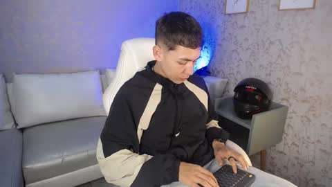 Loganfoster  online show from 01/06/26, 08:23