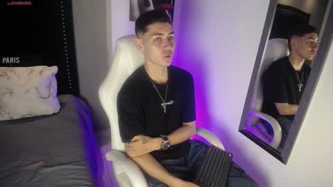 Snapshot of loganfoster_ chatting on 01/31/26, 09:35 Loganfoster online show from 01/31/26, 09:35