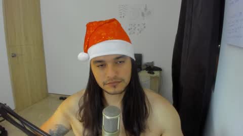 Snapshot of loganhot22 chatting on 12/24/24, 06:11 Logan online show from 12/24/24, 06:11