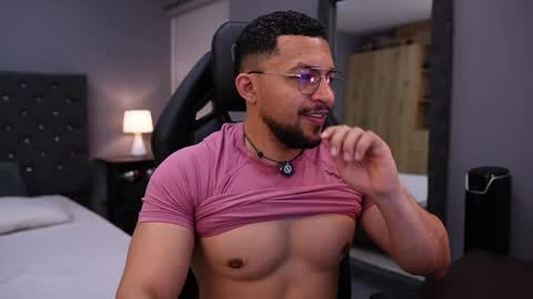 Snapshot of loganmartinx chatting on 05/25/26, 10:05 loganmartinx online show from 05/25/26, 10:05